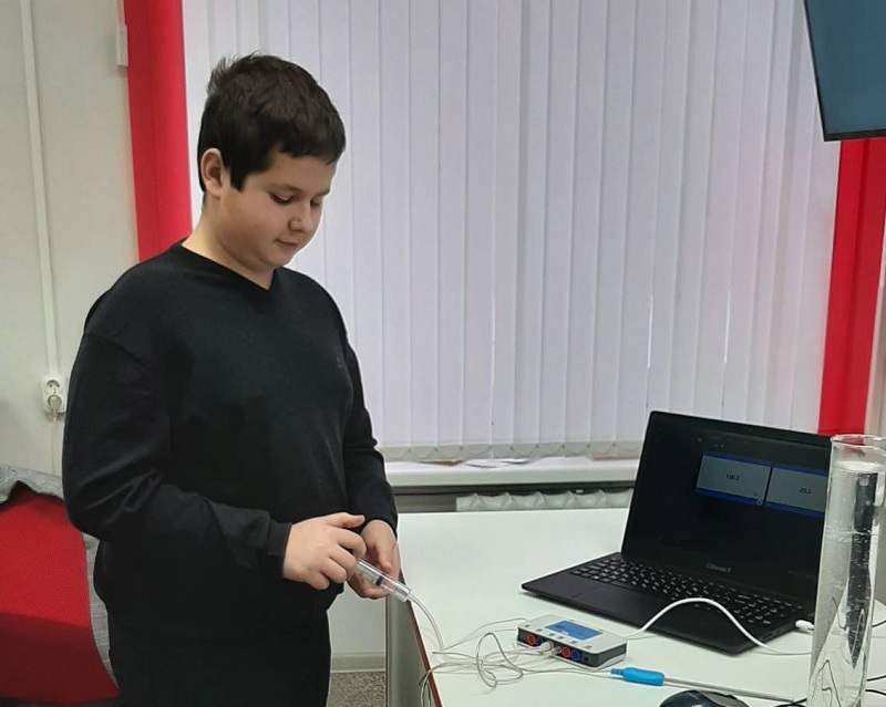 Изучаем тему   Давление газов  на уроке физики