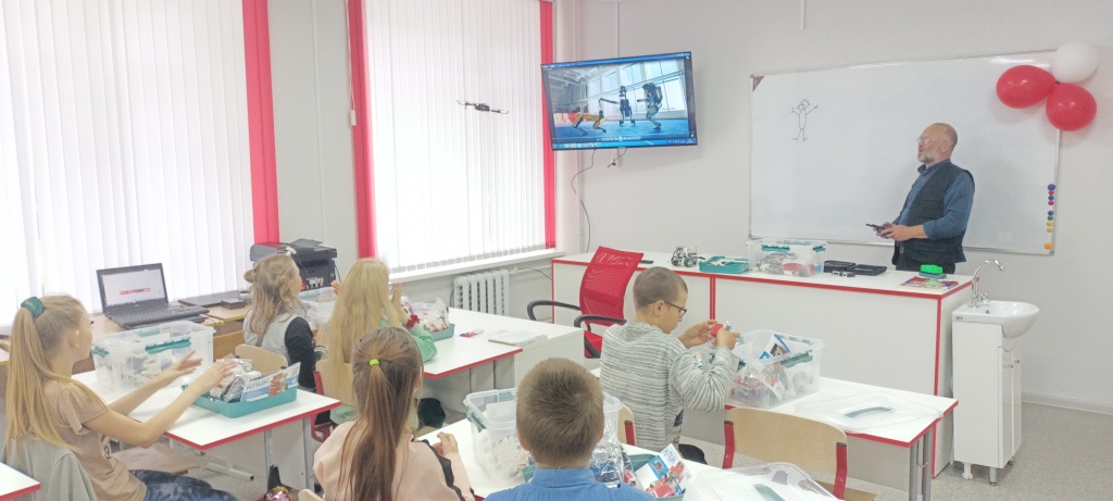 Запускаем квадрокоптер на занятии по робототехнике